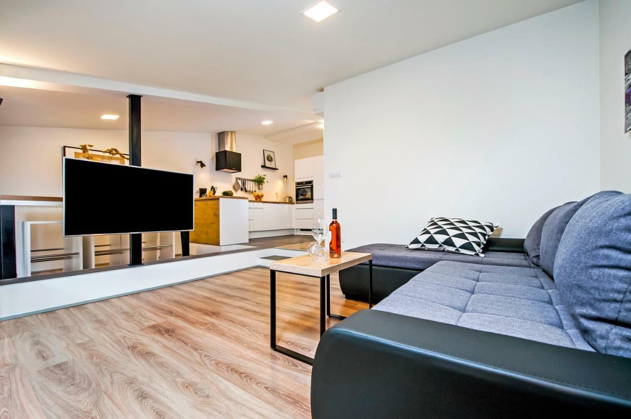Lakovich Sea View Apartments Ровинь Экстерьер фото