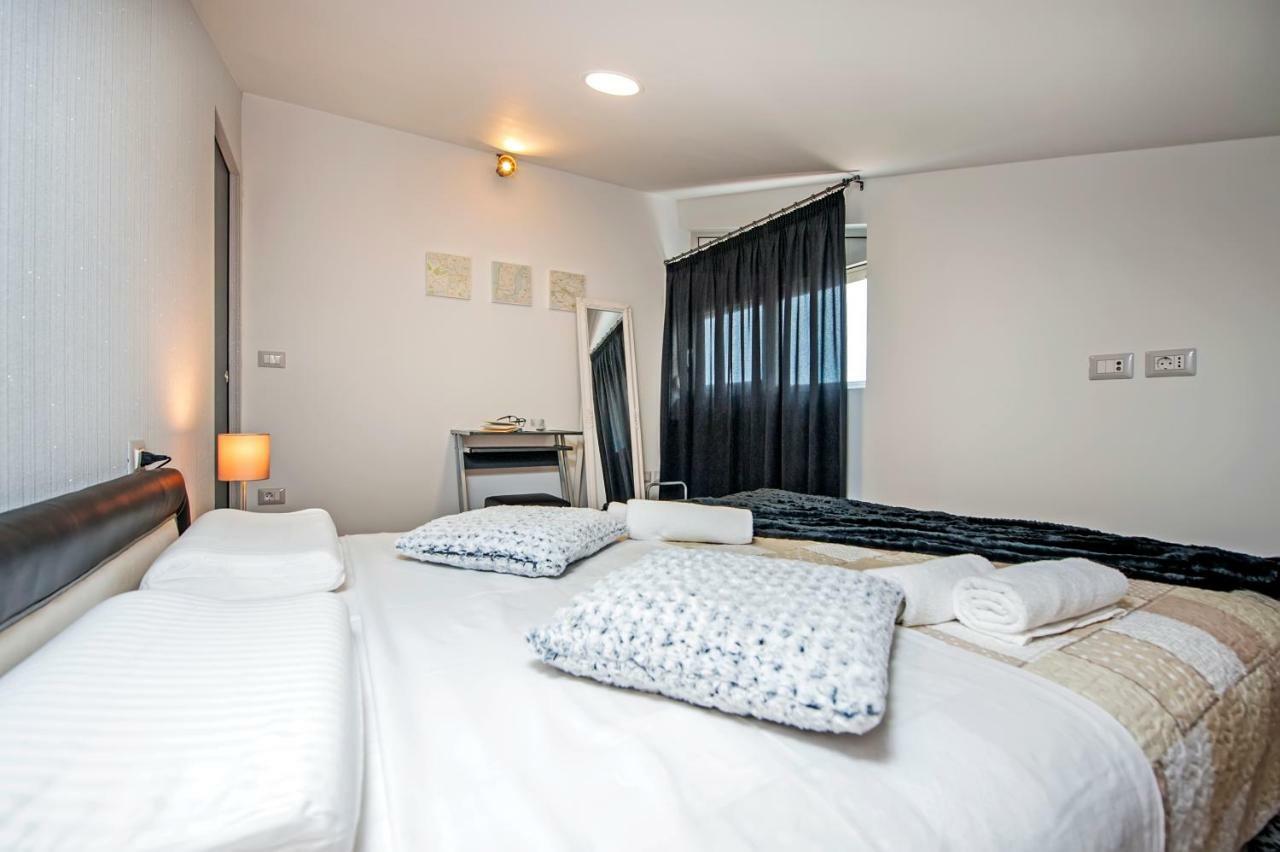 Lakovich Sea View Apartments Ровинь Экстерьер фото