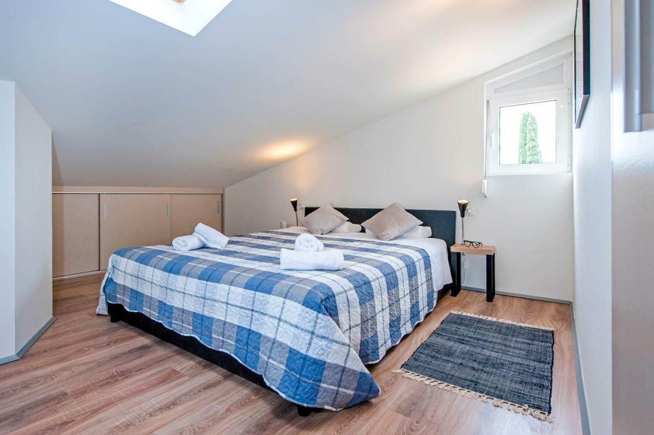 Lakovich Sea View Apartments Ровинь Экстерьер фото