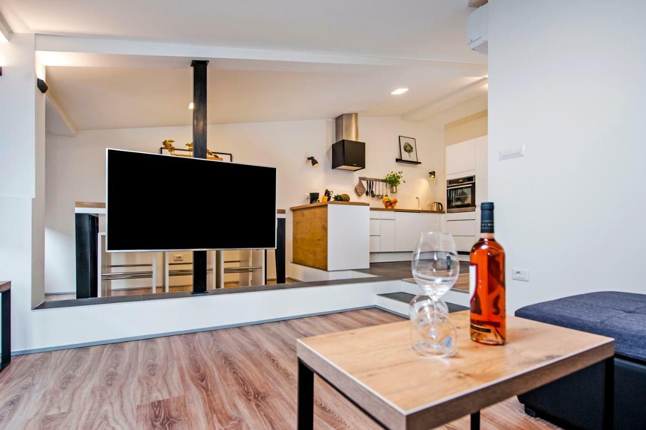 Lakovich Sea View Apartments Ровинь Экстерьер фото