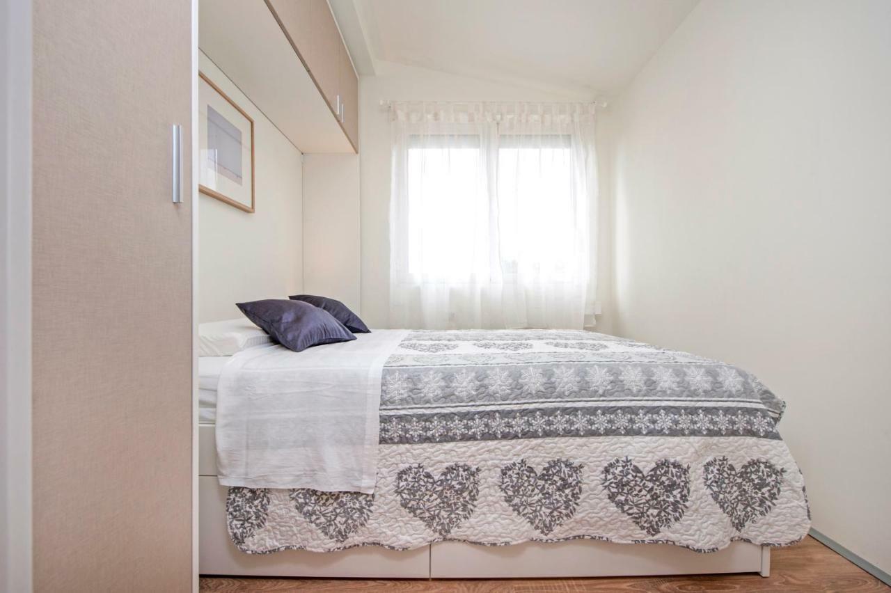 Lakovich Sea View Apartments Ровинь Экстерьер фото